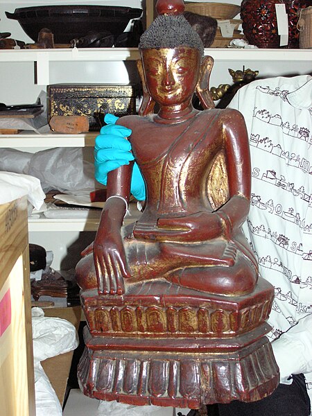 File:Figure (AM 4034-1).jpg