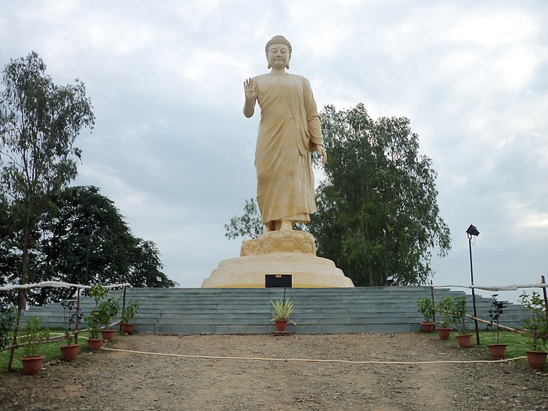 File:Buddha Statue Naglok Institute Nagpur - panoramio.jpg