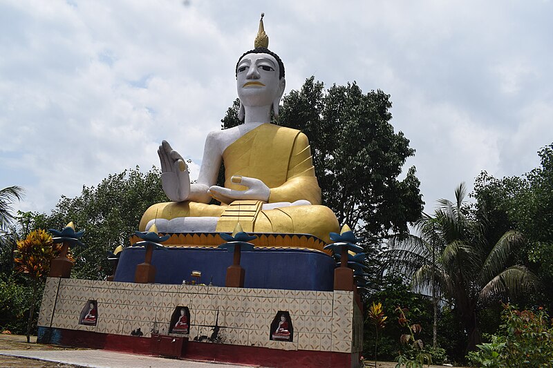 File:BIG BUDDHA STATUE,SILACHARI.jpg