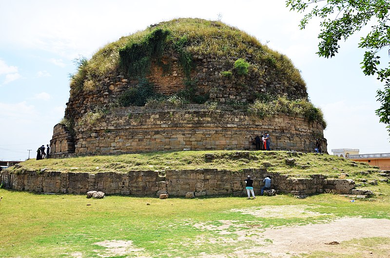 File:Mankiala Stupa-3.JPG