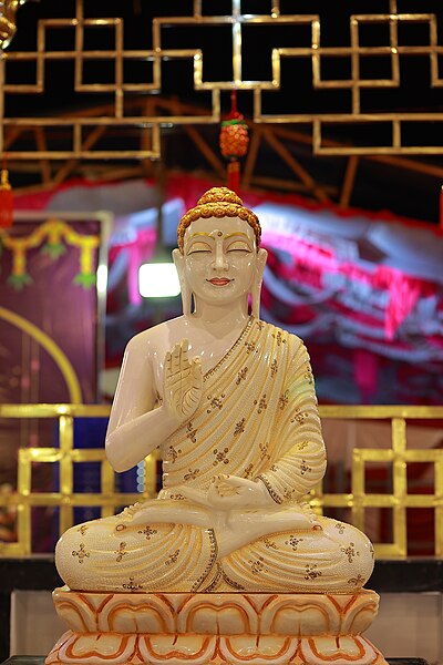 File:Altar Buddha Manomaya.jpg
