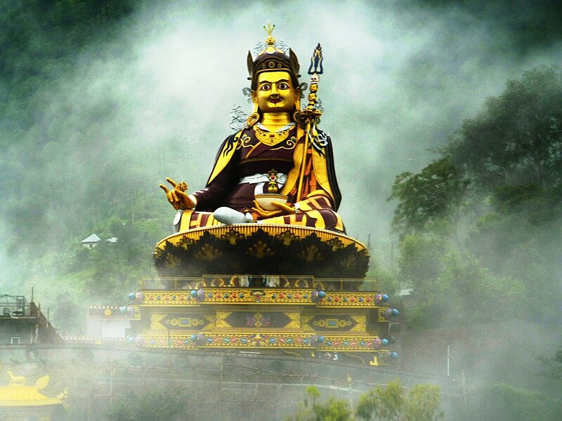File:Guru Rinpoche in mist 2.jpg