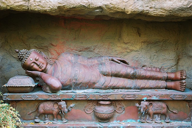 File:Buddha statue botanika.jpg