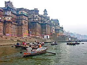 Munshi Ghat in Varanasi 2.jpg