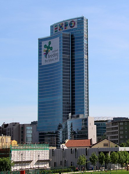 File:Piazza Gae Aulenti with Palazzo Lombardia cropped.jpg