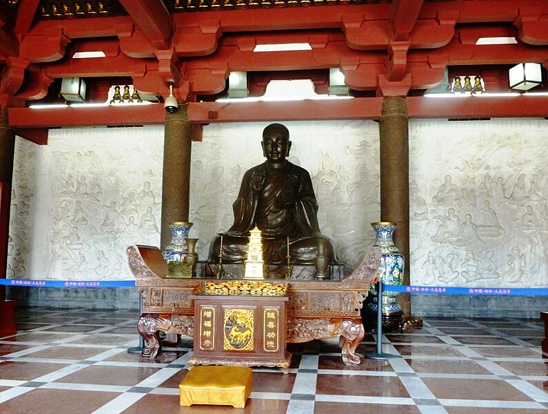 File:Statue of Xuanzang. Wild Goose Pagoda, Xi'an.jpg