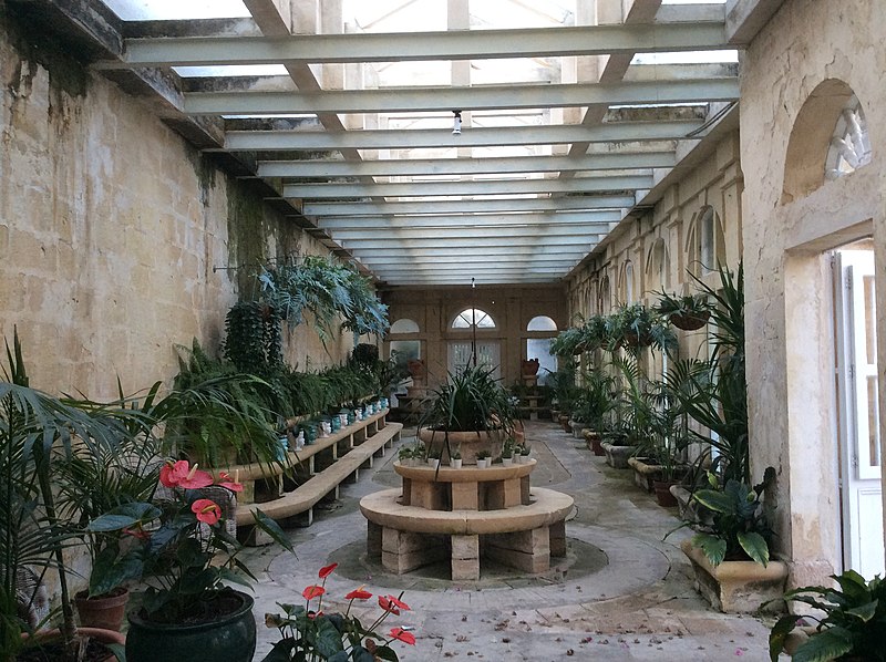 File:!!! Palazzo Scicluna, now Parisio 06.jpg