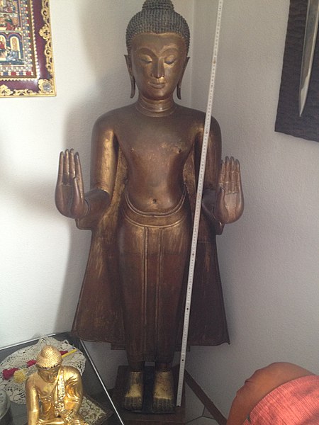 File:Asiatika große Standfigur.jpg